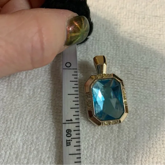 Avon simulated aquamarine Gemstone/silvertone necklace enhancer NIB - Picture 6 of 7